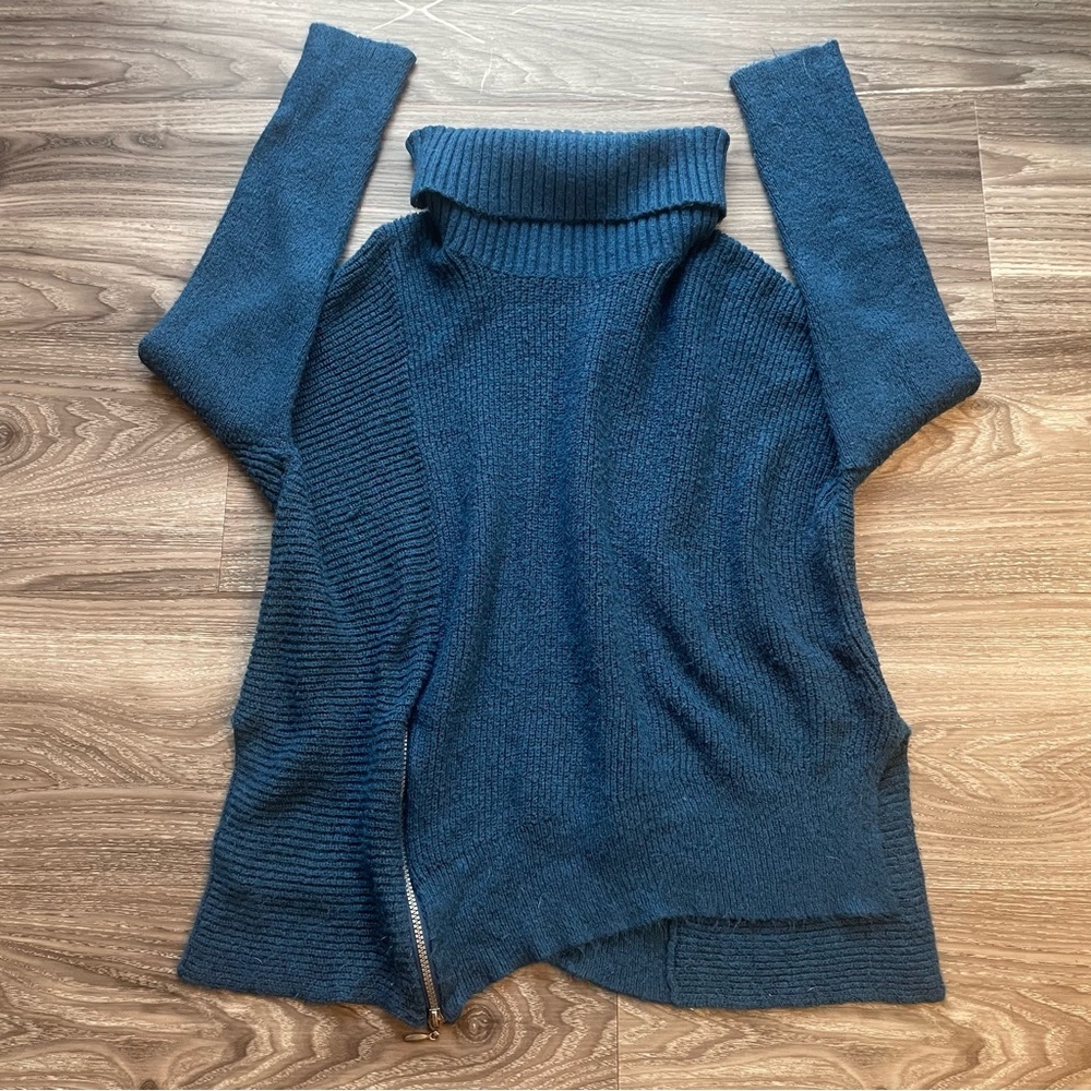 Faded Glory Navy Cowl Neck Sweater. Size Large (12-14)